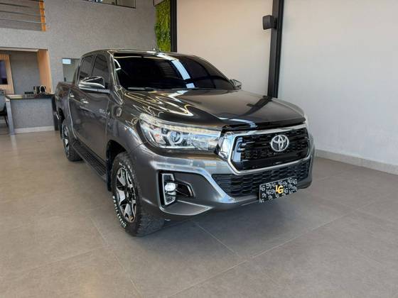 TOYOTA HILUX 2.8 SRX 4X4 CD 16V DIESEL 4P AUTOMÁTICO TOYOTA HILUX 2.8 SRX 4X4 CD 16V DIESEL 4P AUTOMÁTICO
